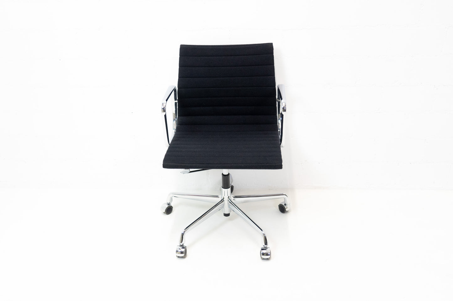 Vitra Aluminium Chair EA 117 Hopsak Nr. 2