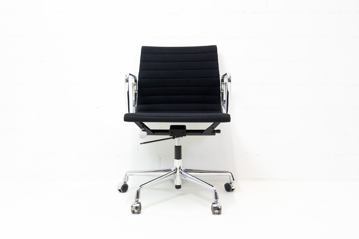 Vitra Aluminium Chair EA 117 Hopsak Nr. 2