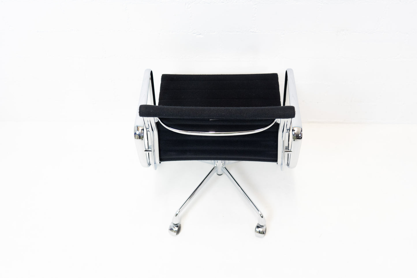 Vitra Aluminium Chair EA 117 Hopsak Nr. 2