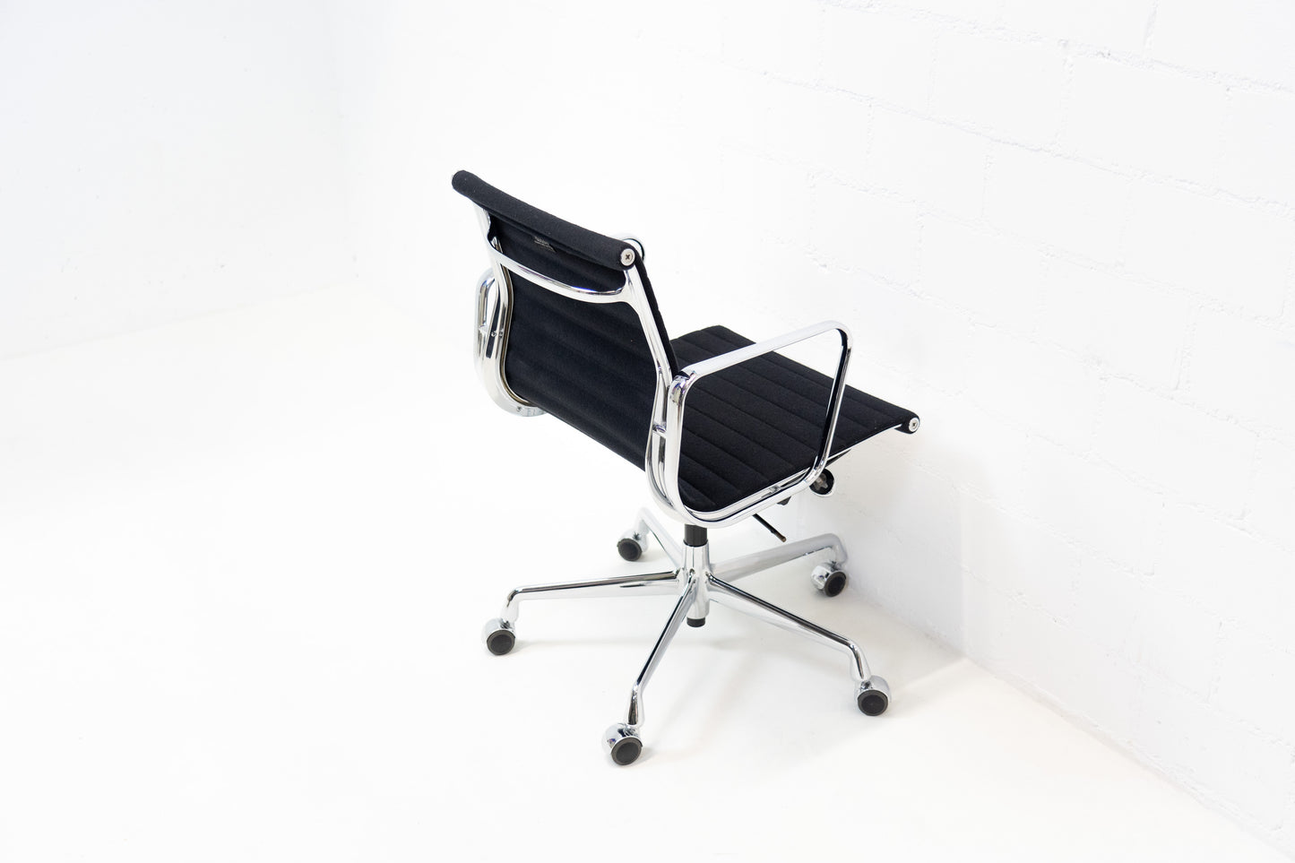 Vitra Aluminium Chair EA 117 Hopsak Nr. 2