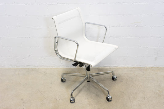 Vitra Aluminium Chair EA 117 Netz Weiss