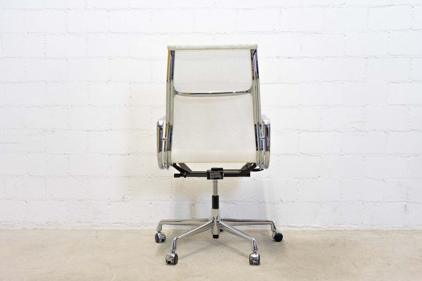 Vitra Aluminium Chair EA 119 Netz Weiss