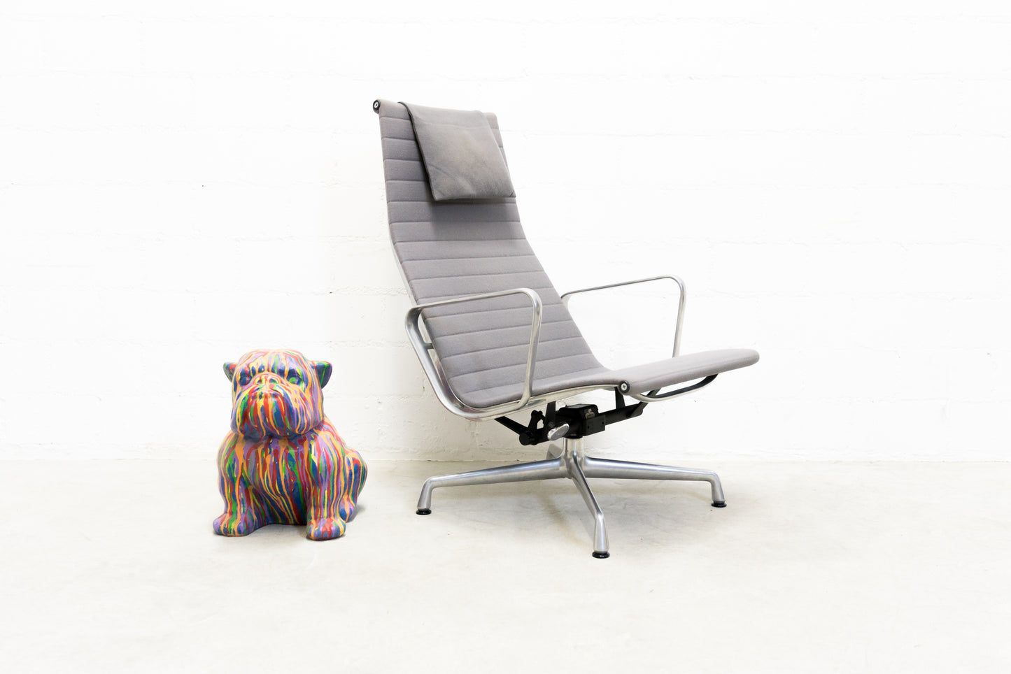 Vitra Eames Aluminium Chair EA 124