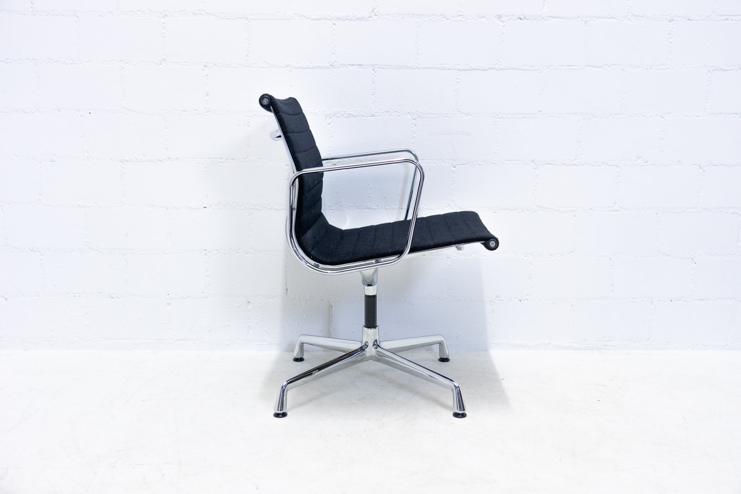 Vitra Eames Aluminium Chair EA 108 Hopsak