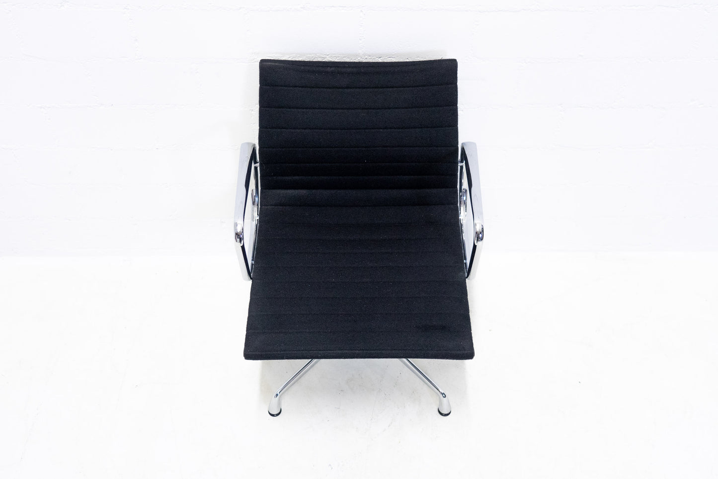 Vitra Eames Aluminium Chair EA 108 Hopsak