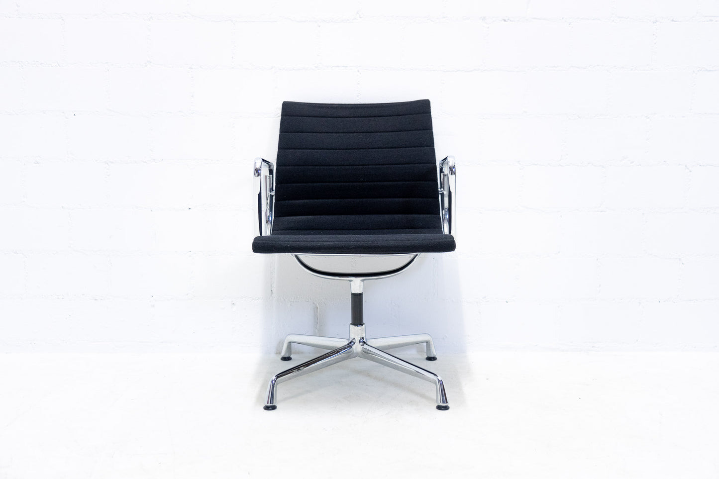 Vitra Eames Aluminium Chair EA 108 Hopsak