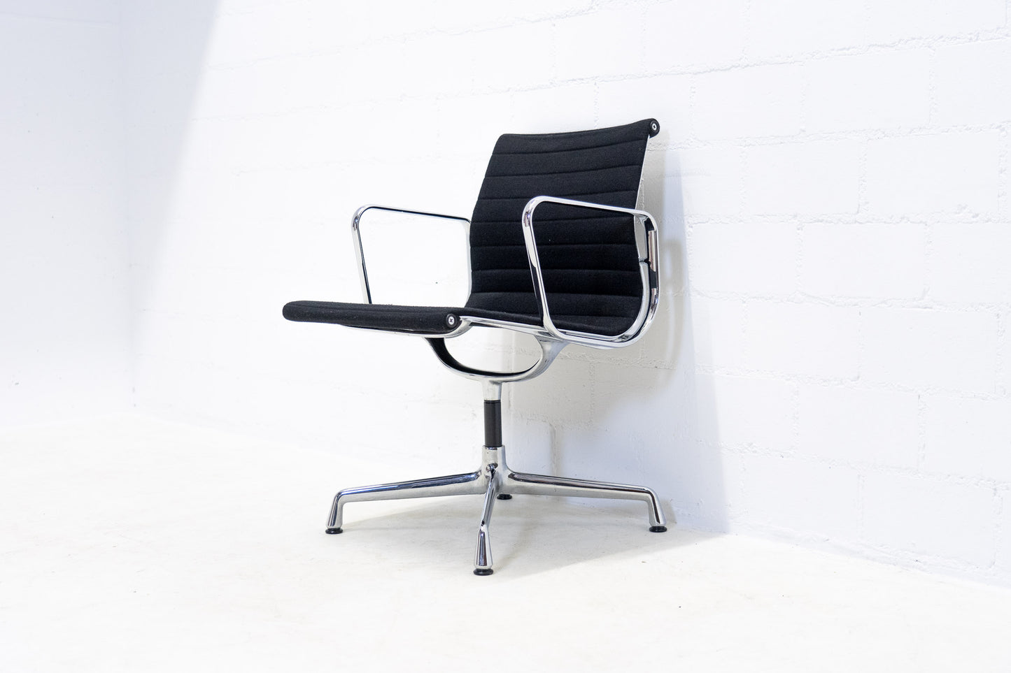 Vitra Eames Aluminium Chair EA 108 Hopsak