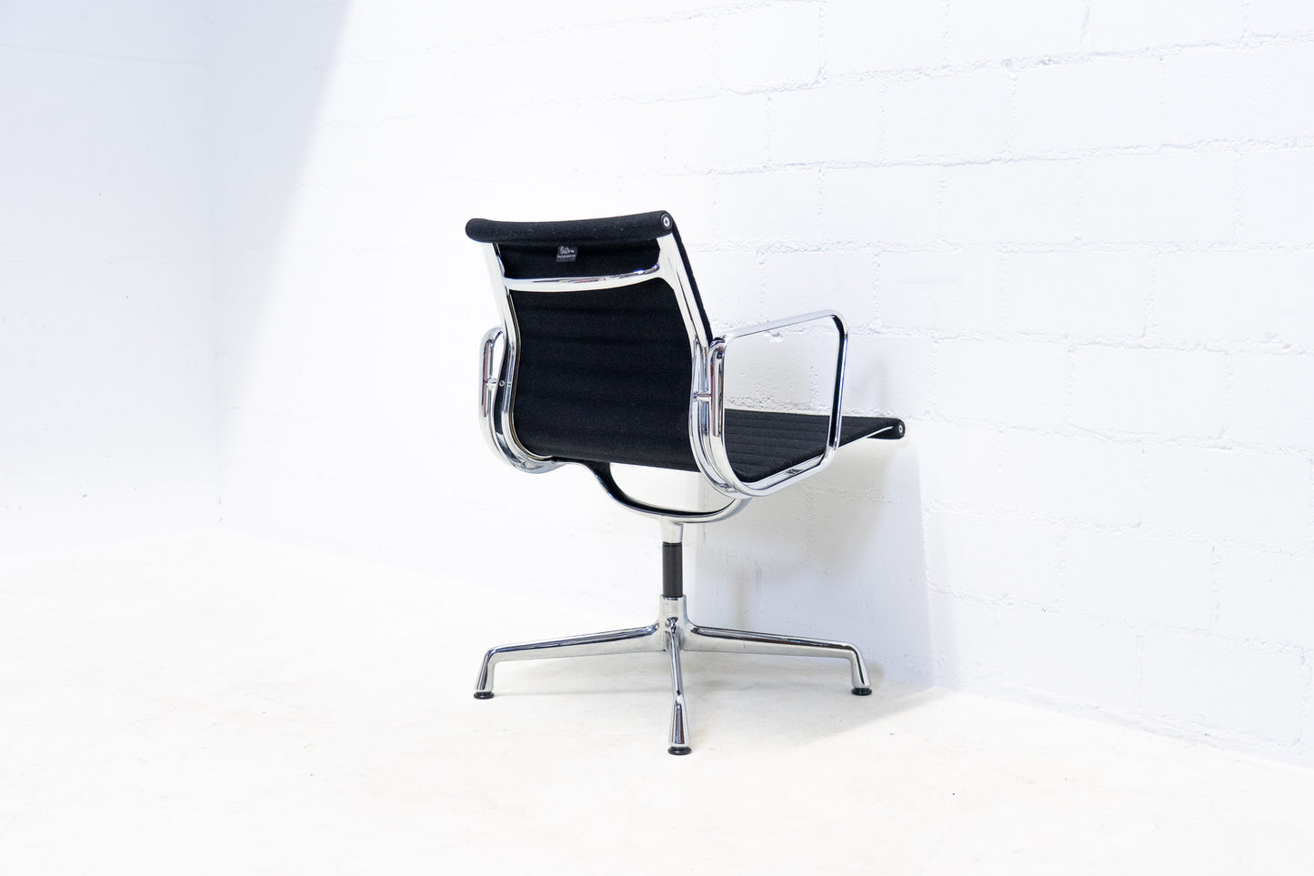Vitra Eames Aluminium Chair EA 108 Hopsak
