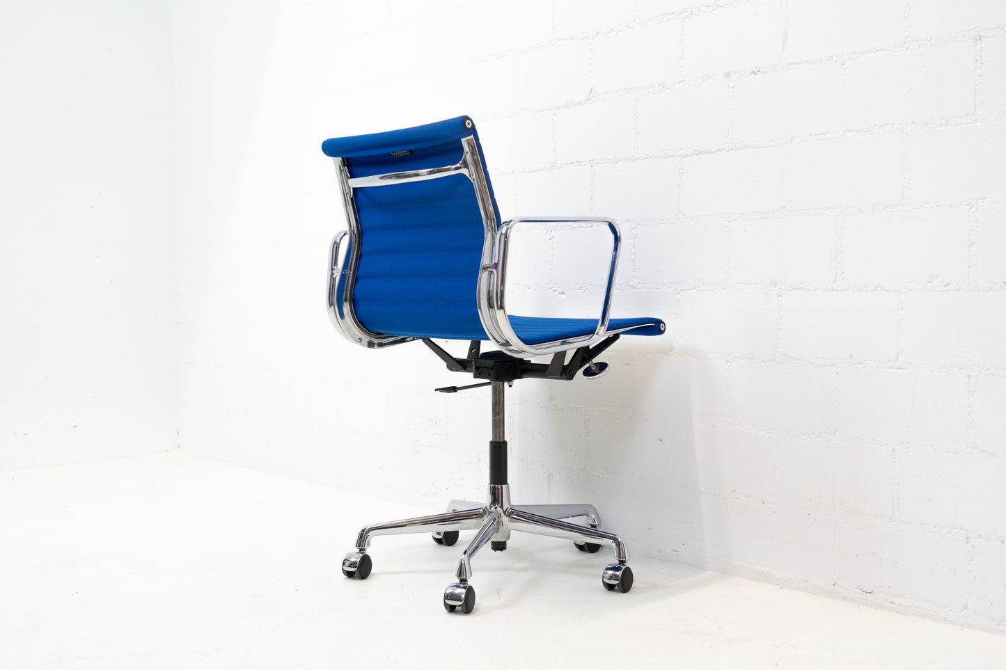 Vitra Aluminium Chair EA 117 Hopsak Nr. 4