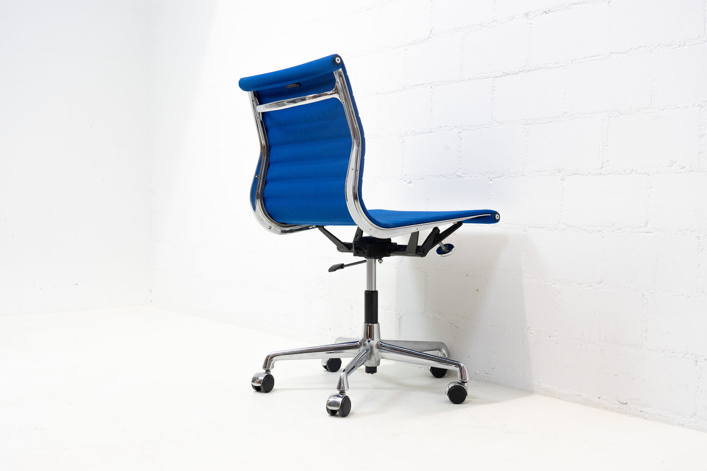 Vitra Aluminium Chair EA 117 Hopsak Nr. 5