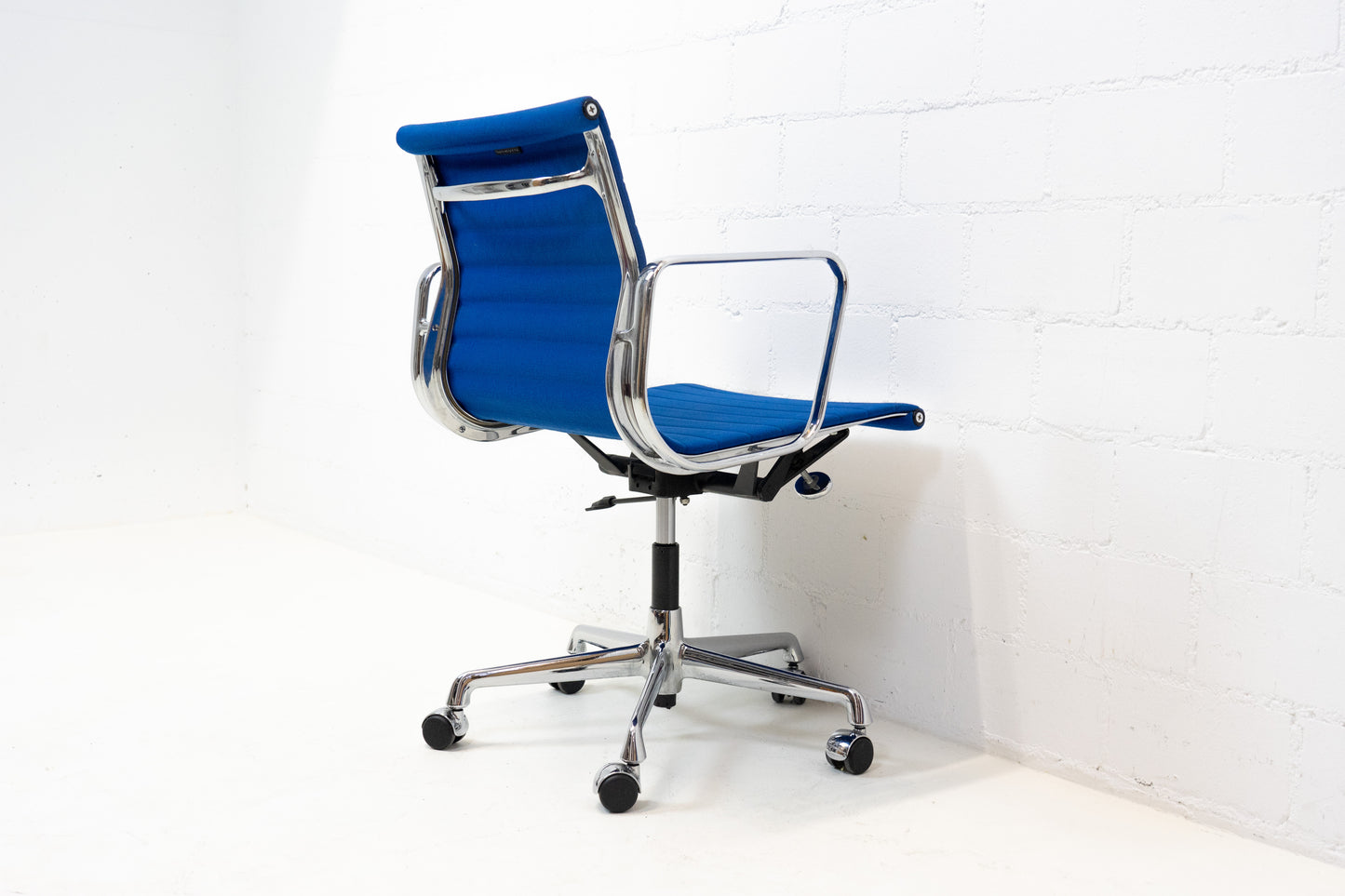 Vitra Aluminium Chair EA 117 Hopsak Nr. 6
