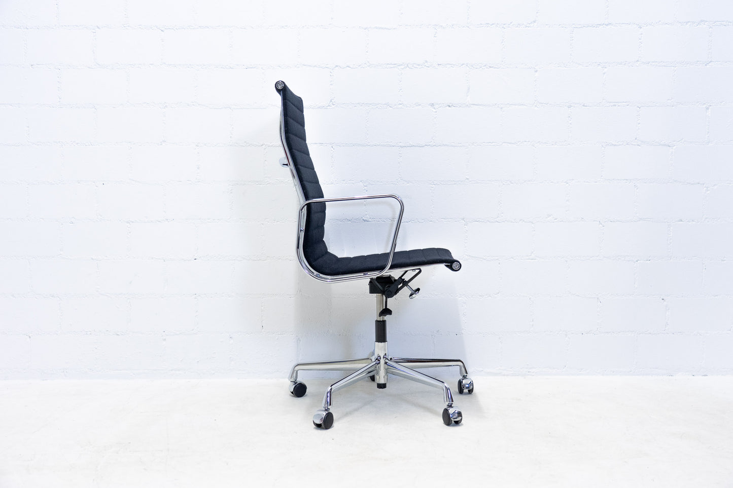 Vitra Aluminium Chair EA 119 Hopsak