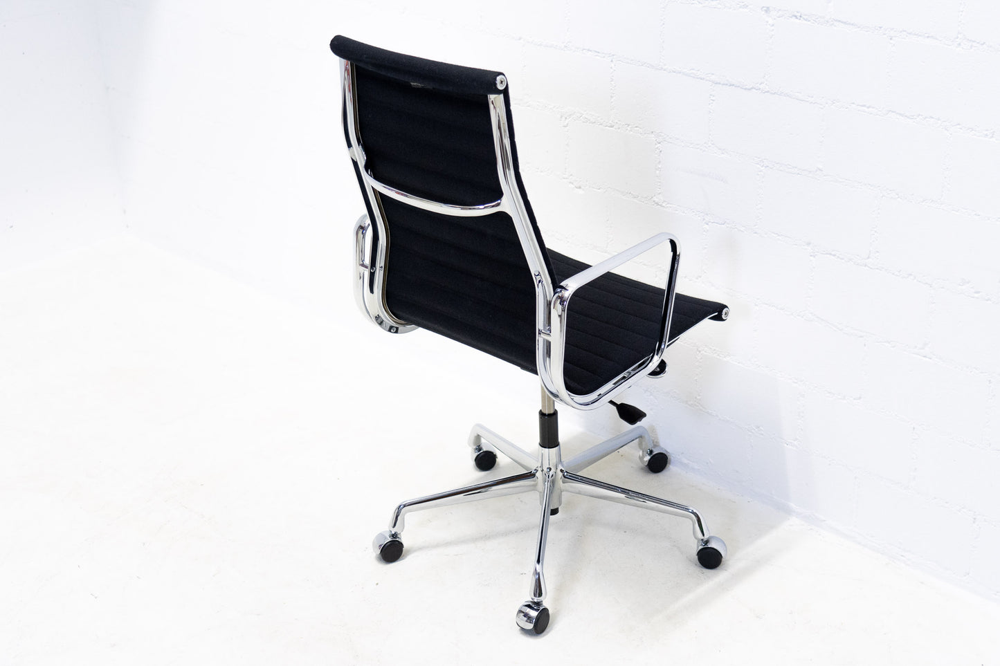 Vitra Aluminium Chair EA 119 Hopsak