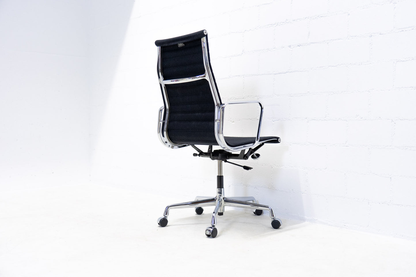 Vitra Aluminium Chair EA 119 Hopsak