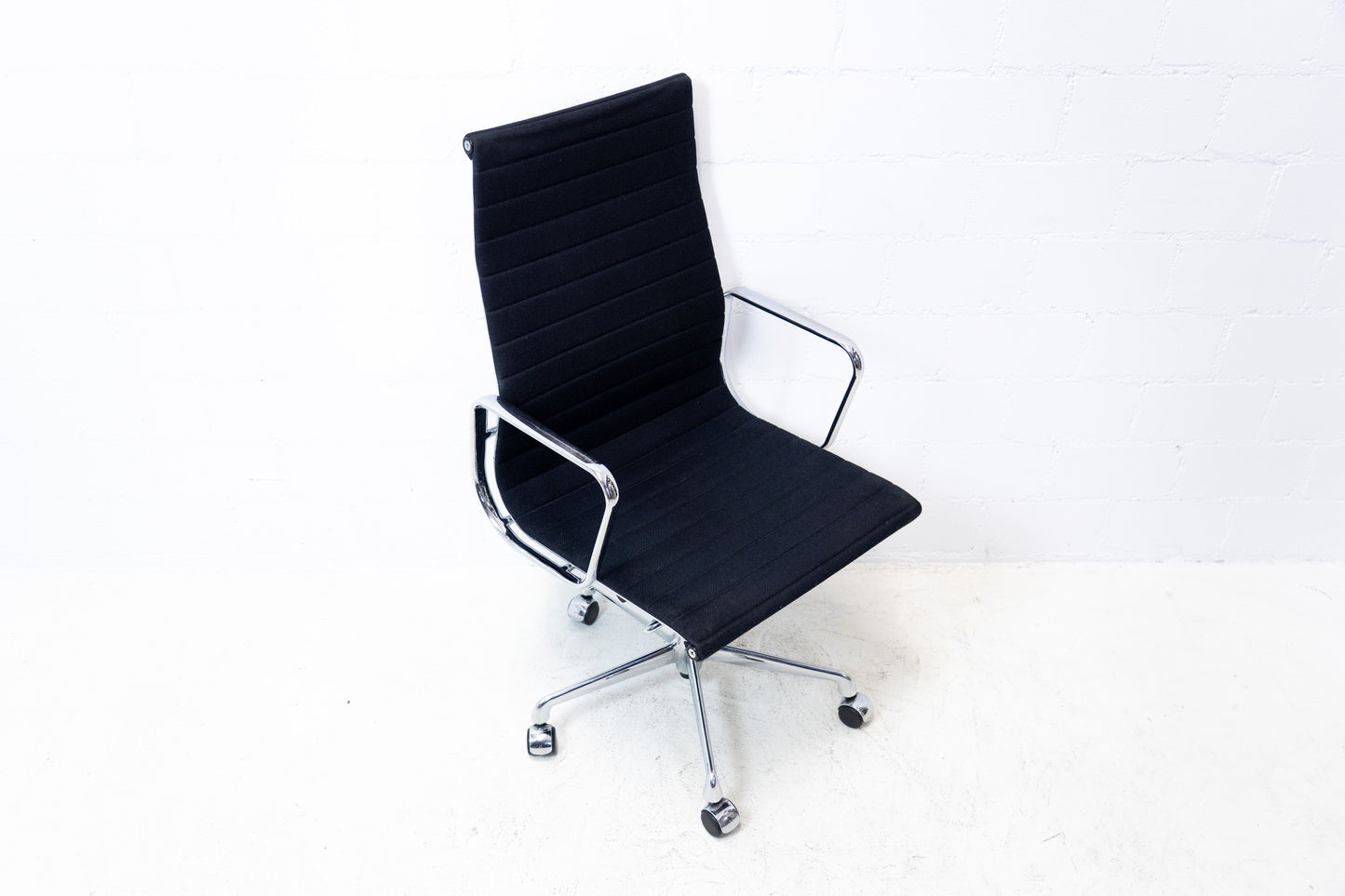 Vitra Aluminium Chair EA 119 Hopsak Nr. 3