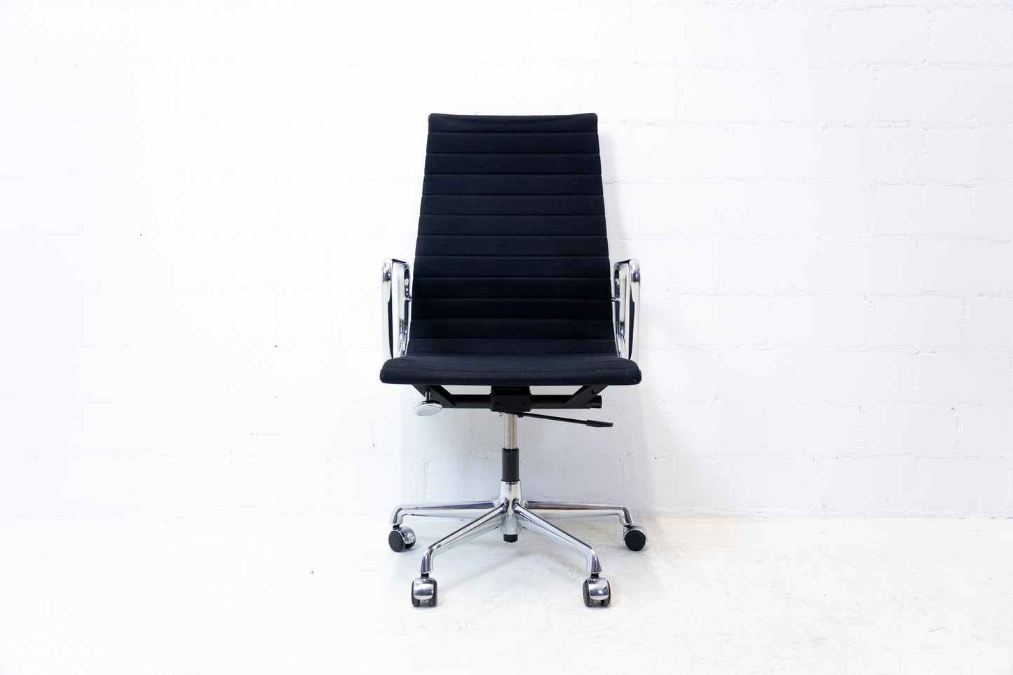 Vitra Aluminium Chair EA 119 Hopsak Nr. 3