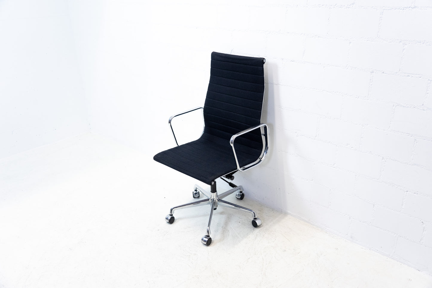 Vitra Aluminium Chair EA 119 Hopsak Nr. 3
