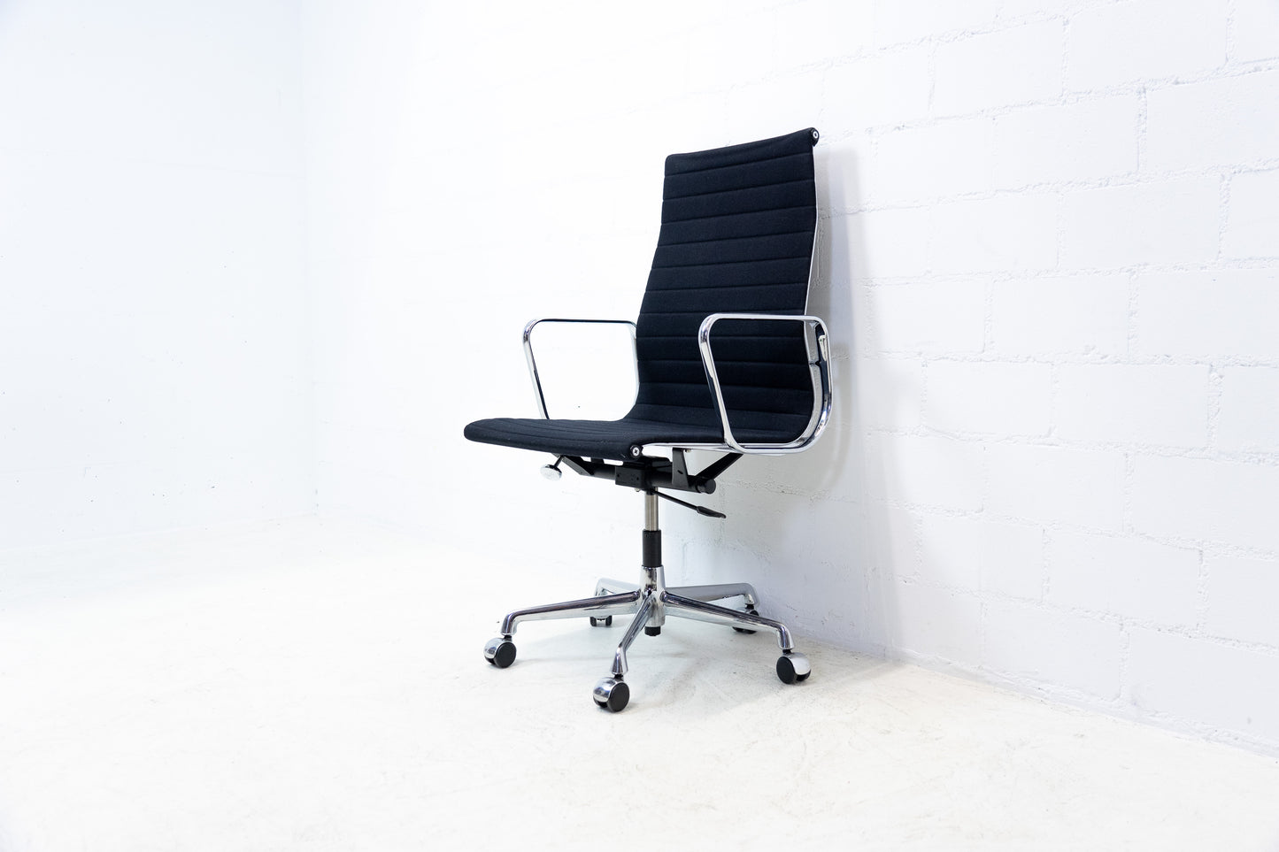 Vitra Aluminium Chair EA 119 Hopsak Nr. 3