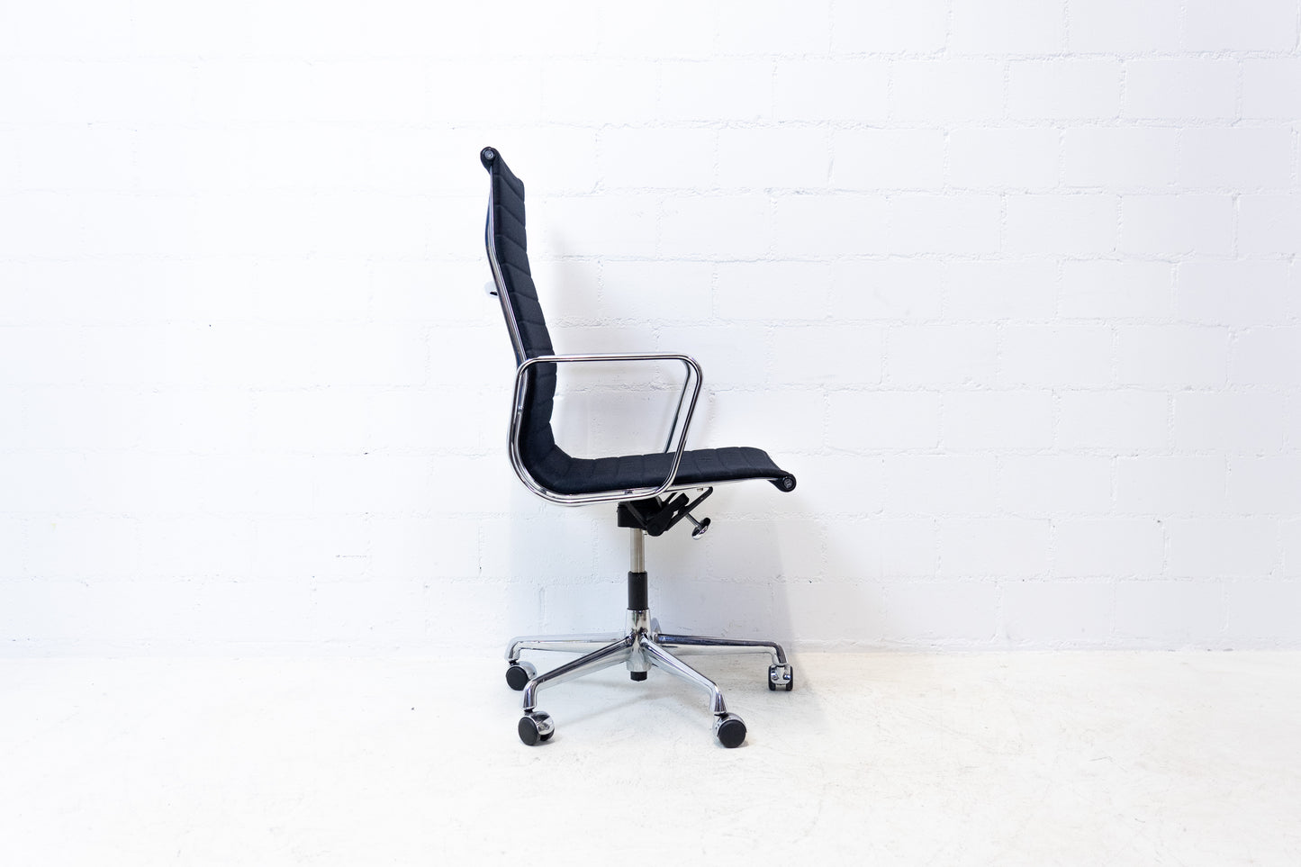 Vitra Aluminium Chair EA 119 Hopsak Nr. 3
