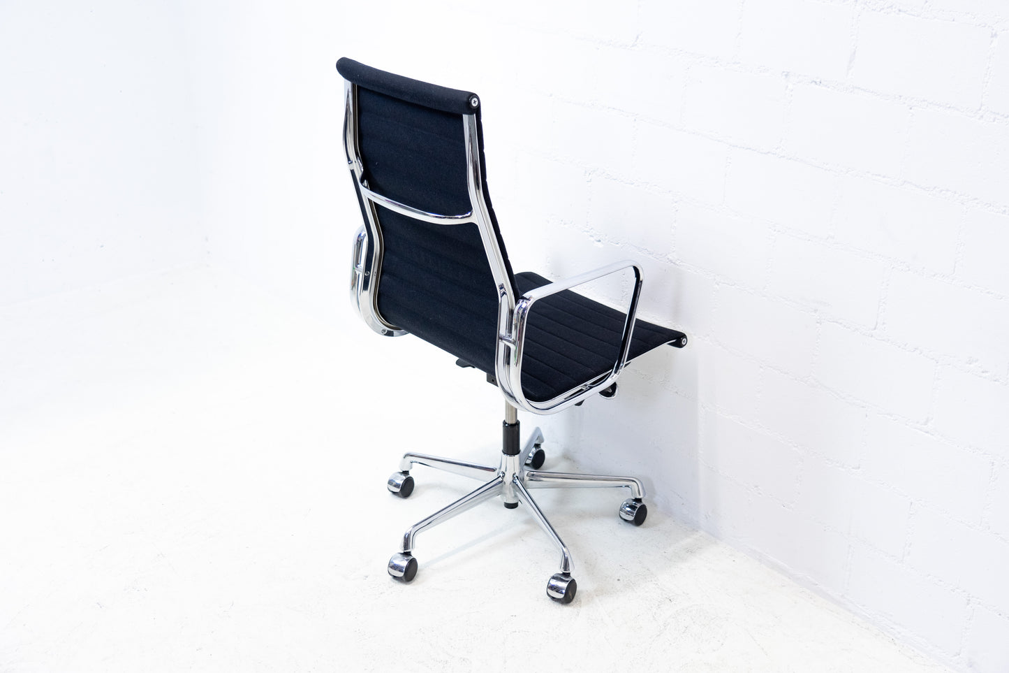 Vitra Aluminium Chair EA 119 Hopsak Nr. 3