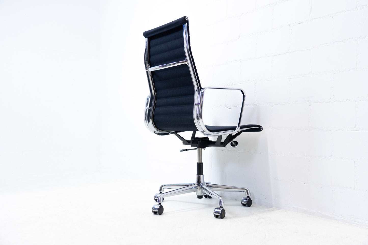 Vitra Aluminium Chair EA 119 Hopsak Nr. 3
