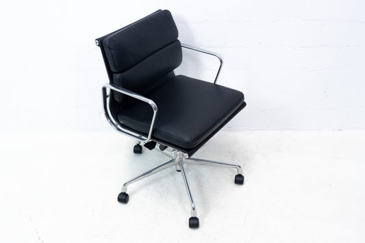 Vitra Eames Aluminium Chair EA 217 Leder Nr. 2