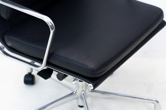 Vitra Eames Aluminium Chair EA 217 Leder Nr. 2