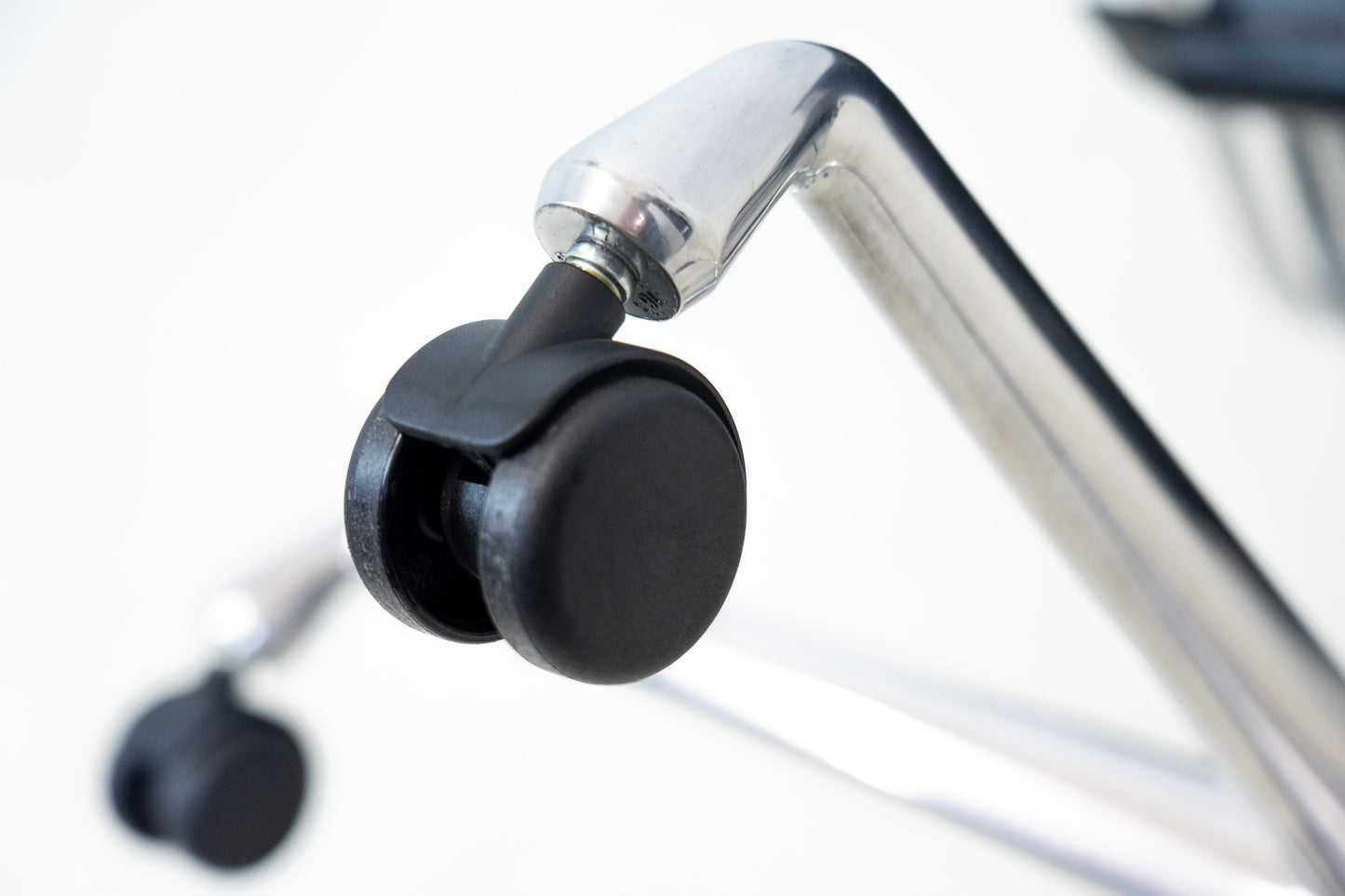 Vitra Eames Aluminium Chair EA 217 Leder Nr. 2