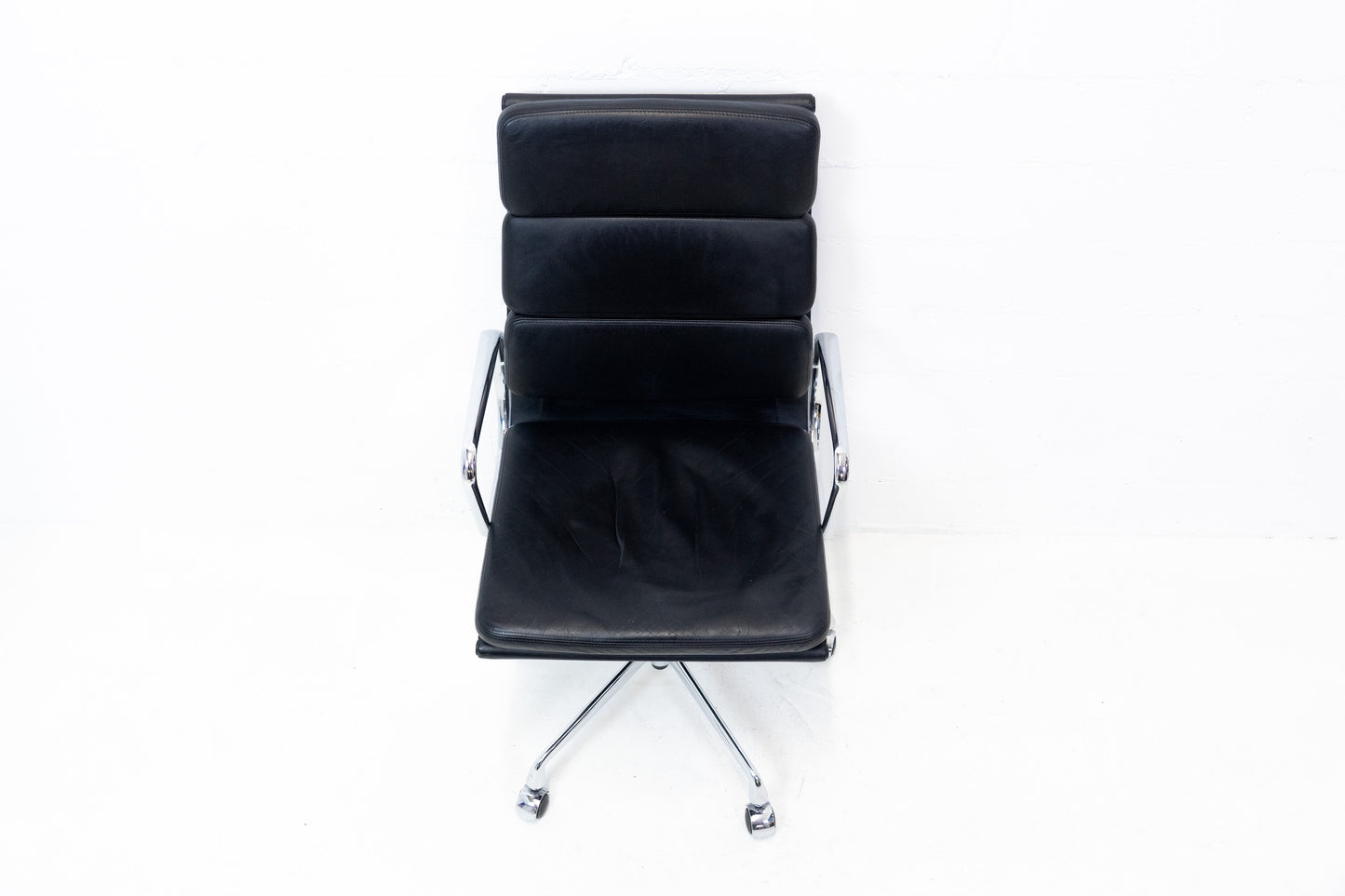 Vitra Aluminium Chair EA 219 Soft Pad Eames