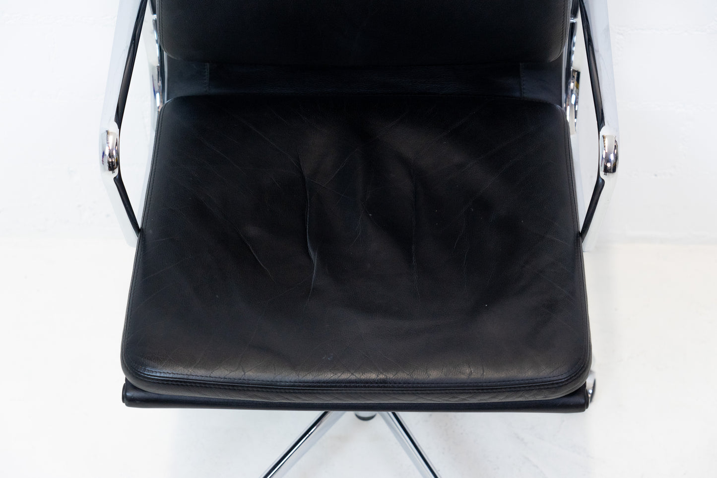 Vitra Aluminium Chair EA 219 Soft Pad Eames
