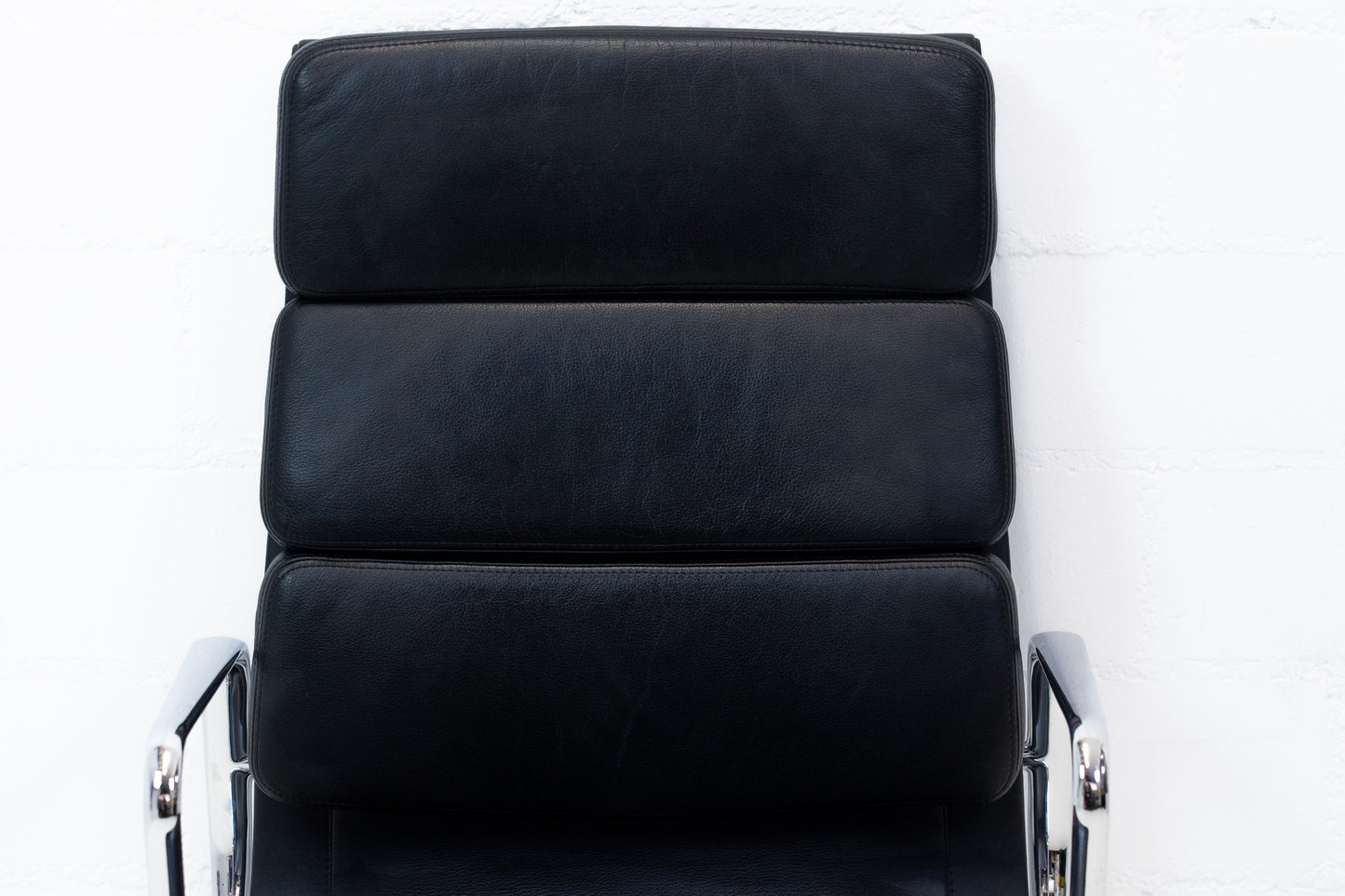 Vitra Aluminium Chair EA 219 Soft Pad Eames