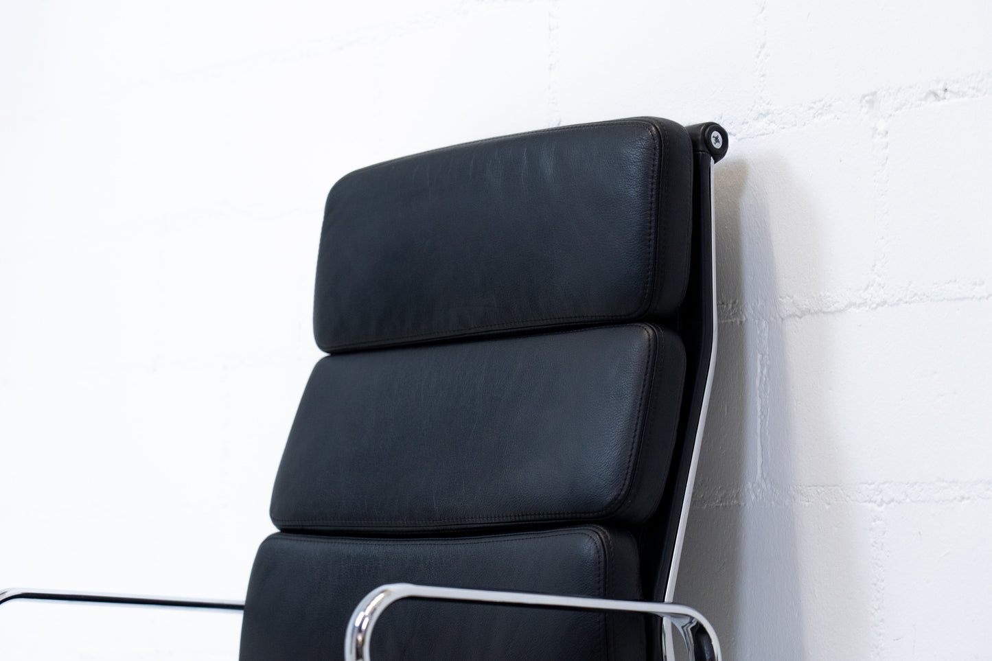 Vitra Aluminium Chair EA 219 Soft Pad Eames