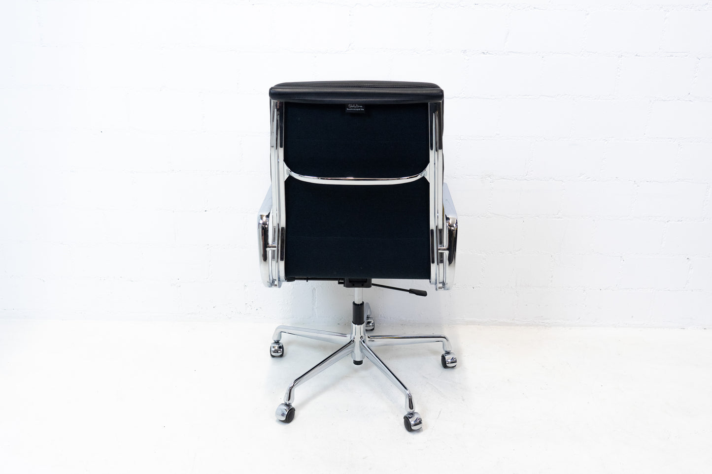 Vitra Aluminium Chair EA 219 Soft Pad Eames