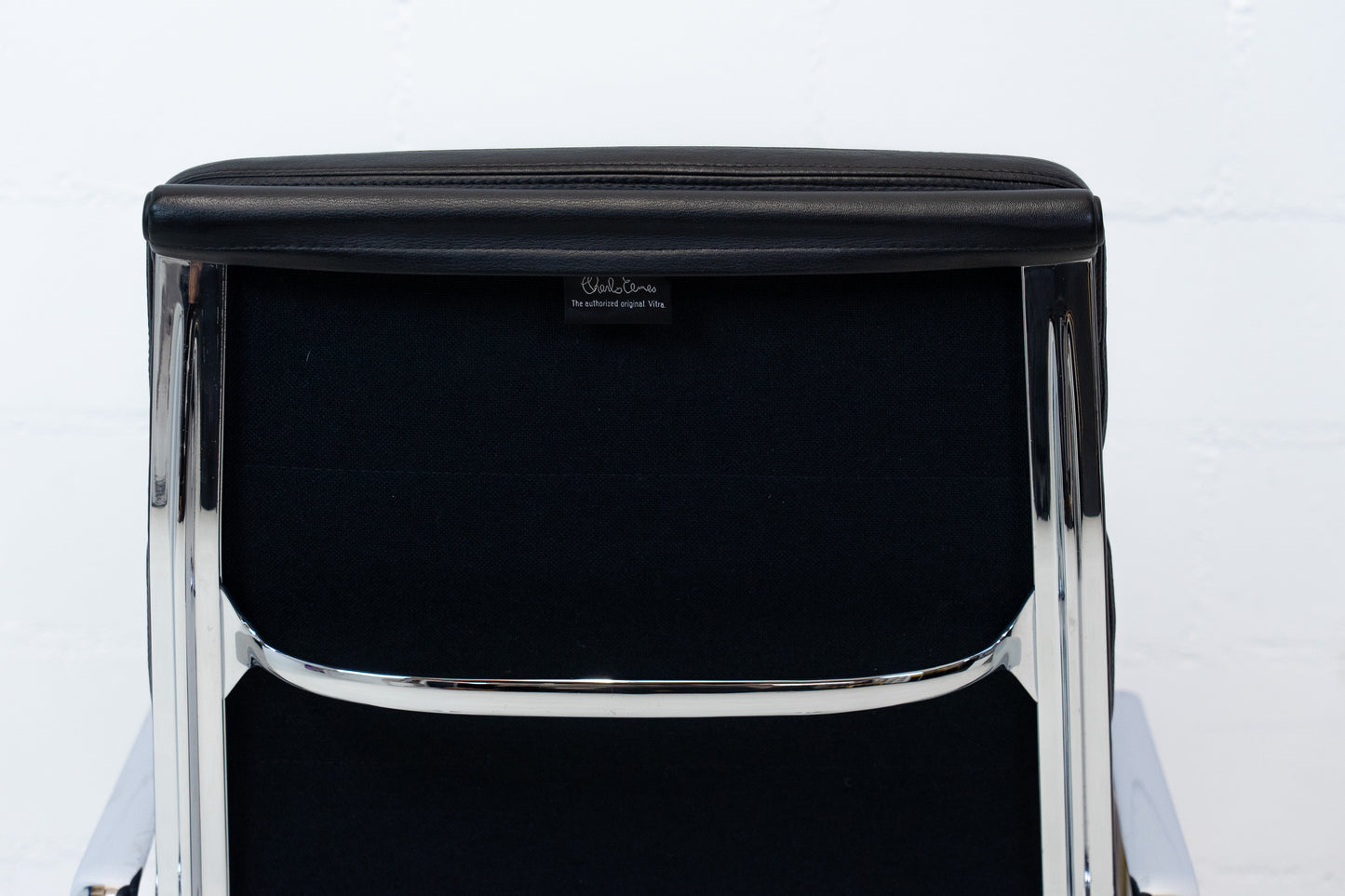 Vitra Aluminium Chair EA 219 Soft Pad Eames