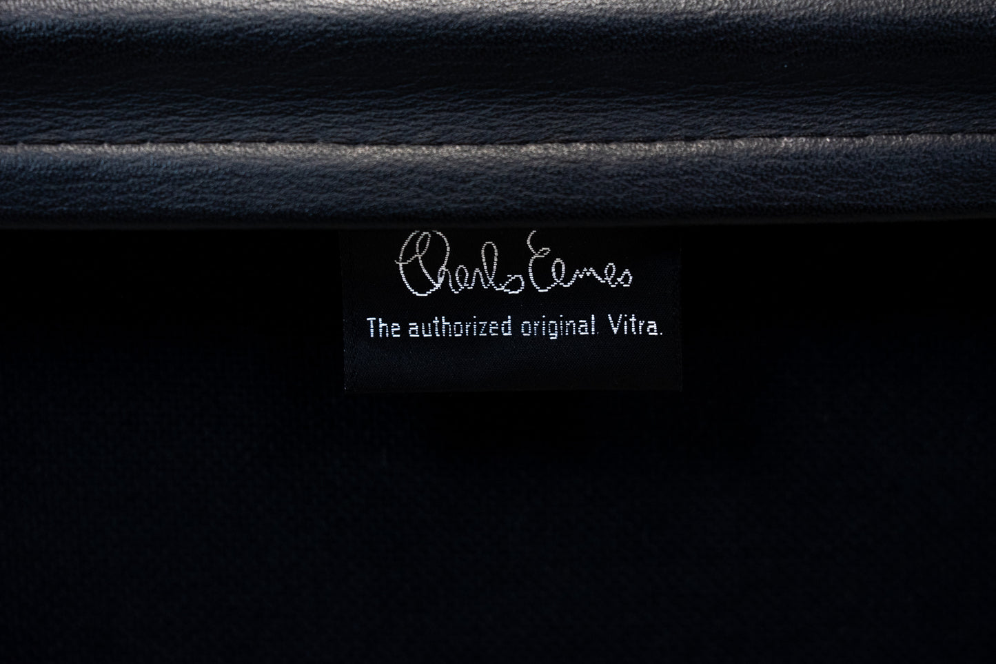 Vitra Aluminium Chair EA 219 Soft Pad Eames