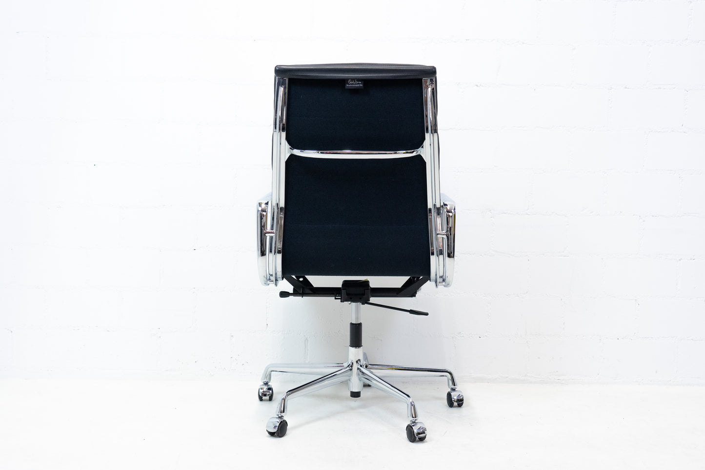 Vitra Aluminium Chair EA 219 Soft Pad Eames