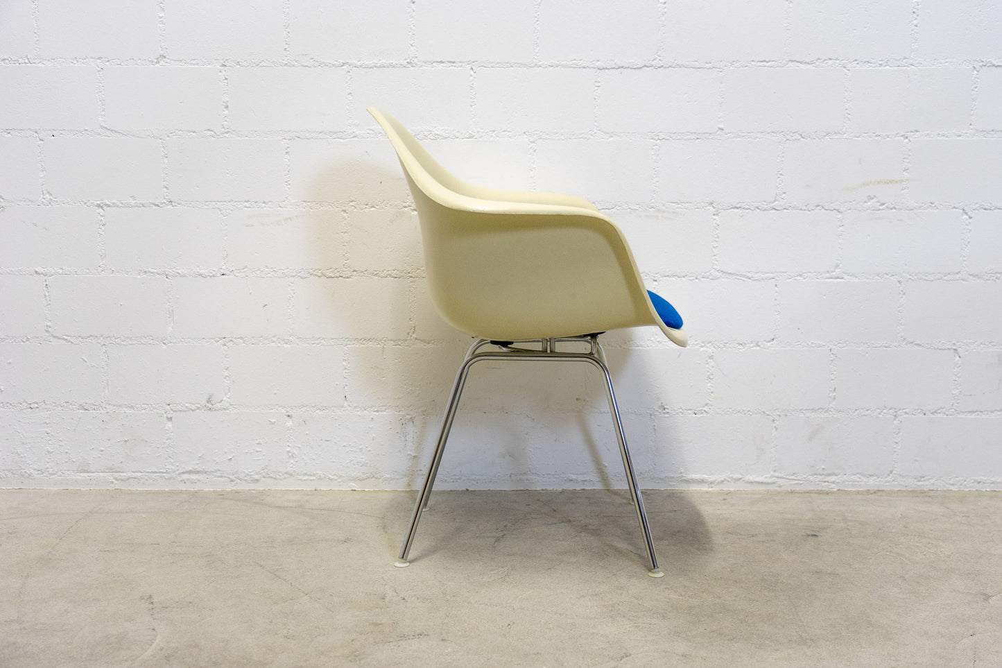 Vitra Eames Arm Chair DAX
