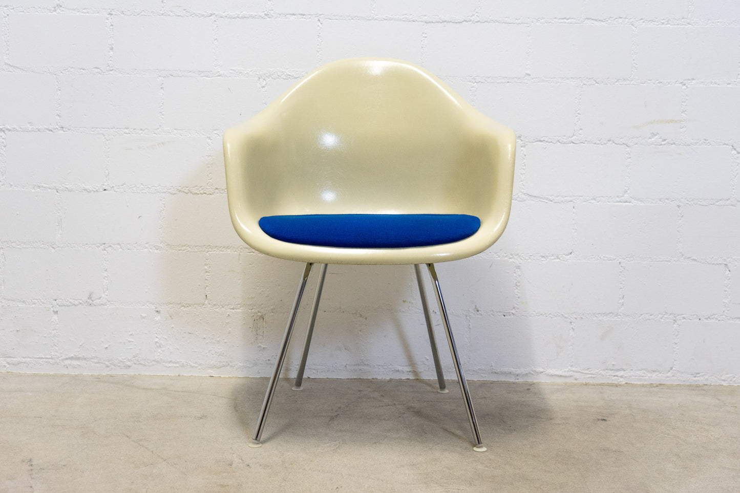 Vitra Eames Arm Chair DAX