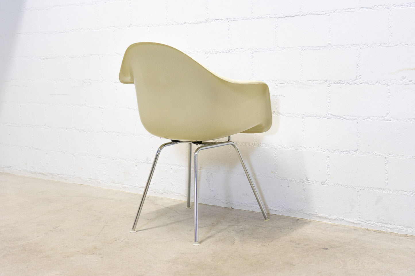 Vitra Eames Arm Chair DAX