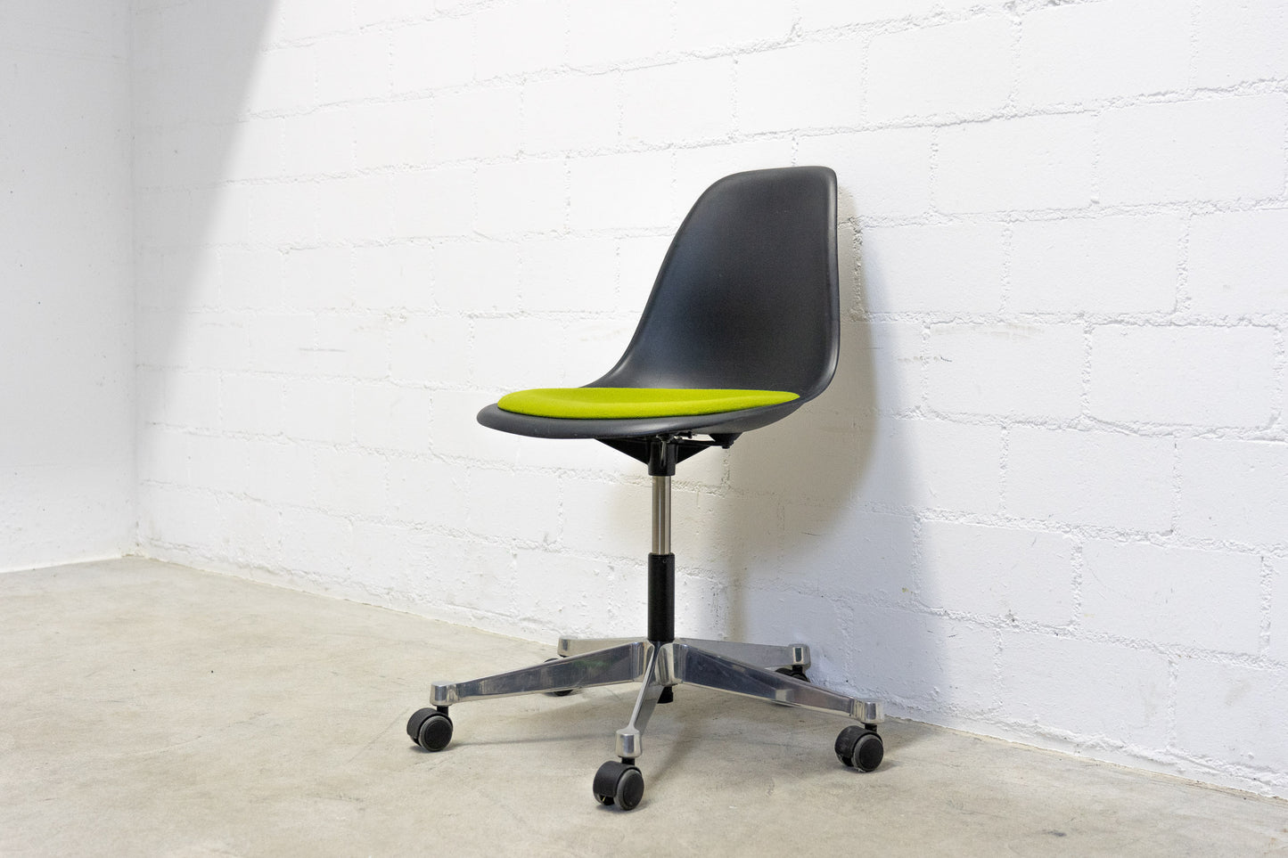 Vitra Eames Plastic Side Chair Bürostuhl
