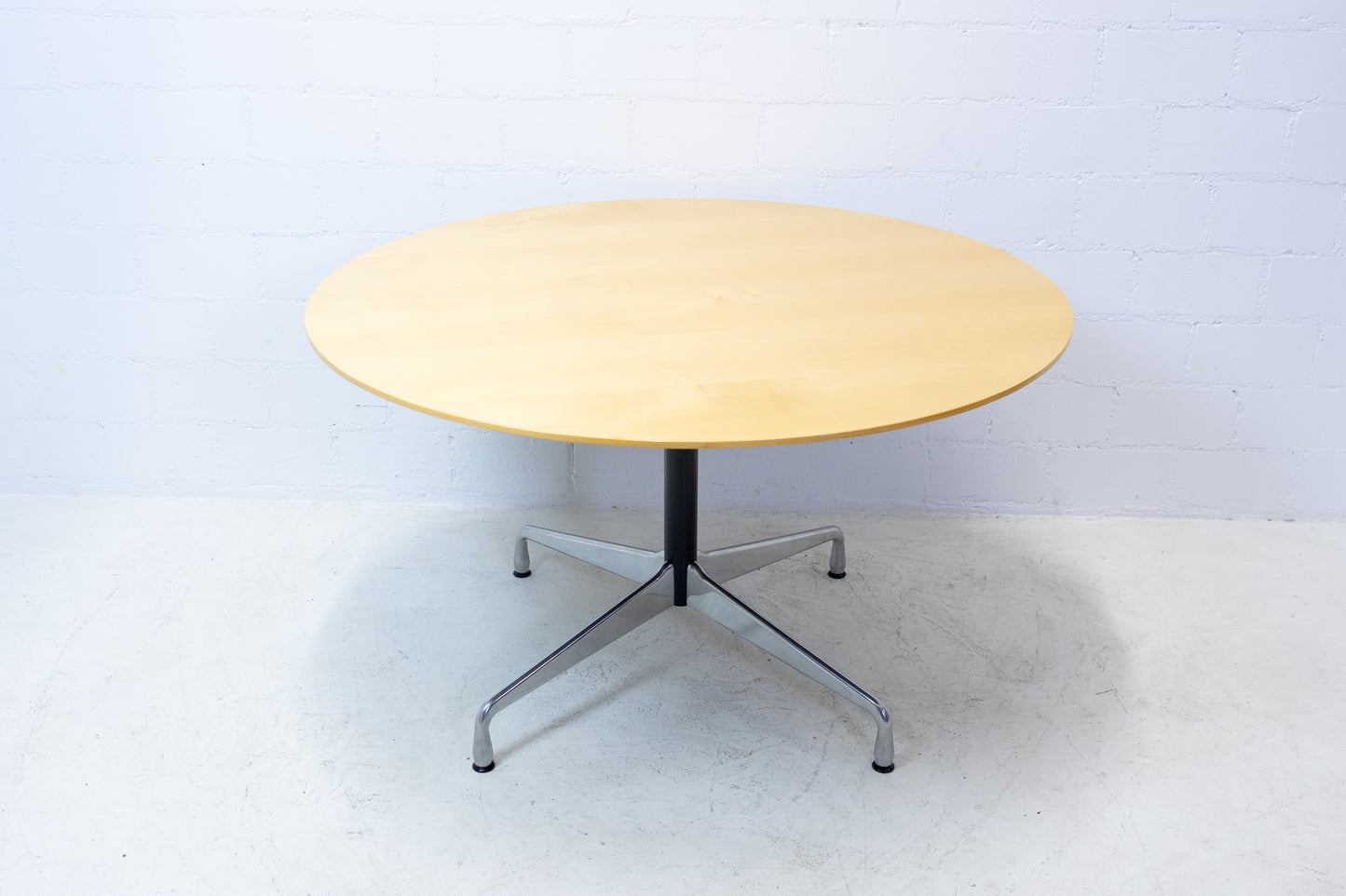 Vitra Eames Segmented Table Nr. 1