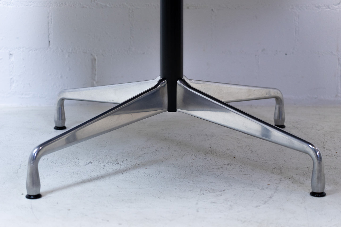 Vitra Eames Segmented Table Nr. 1