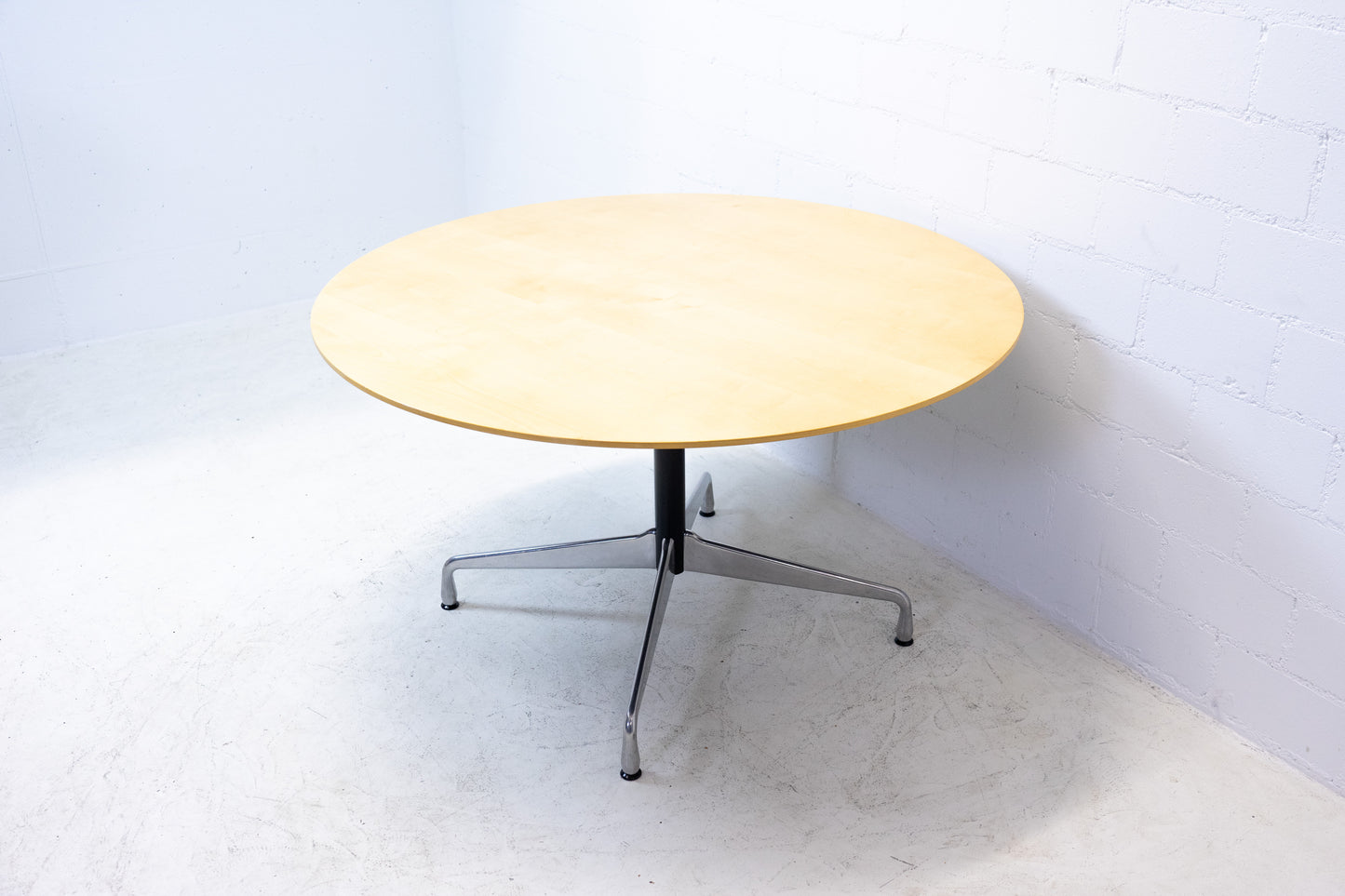 Vitra Eames Segmented Table Nr. 1