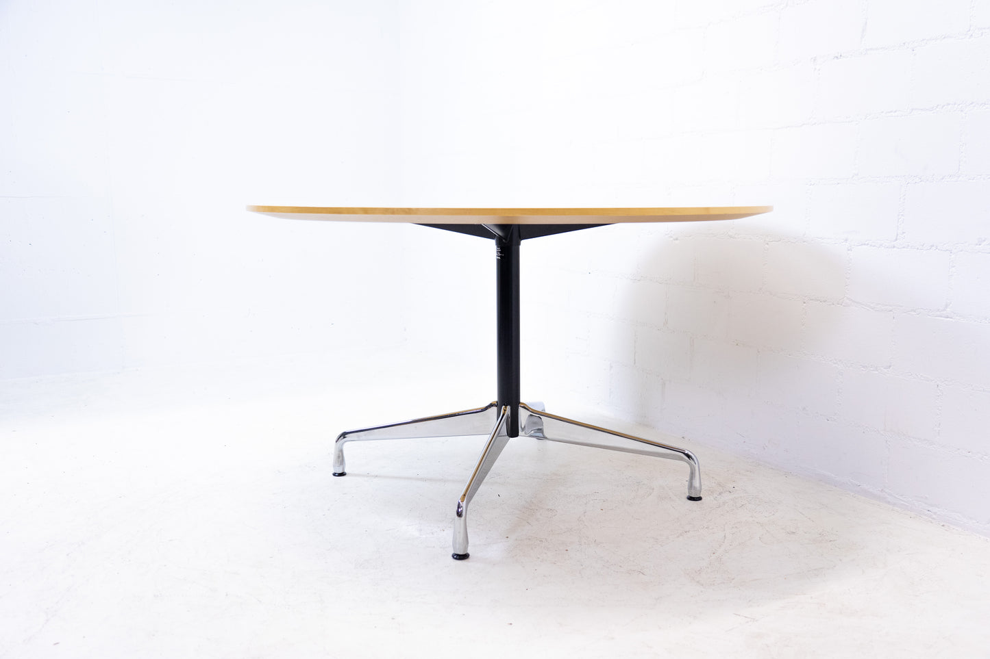 Vitra Eames Segmented Table Nr. 2