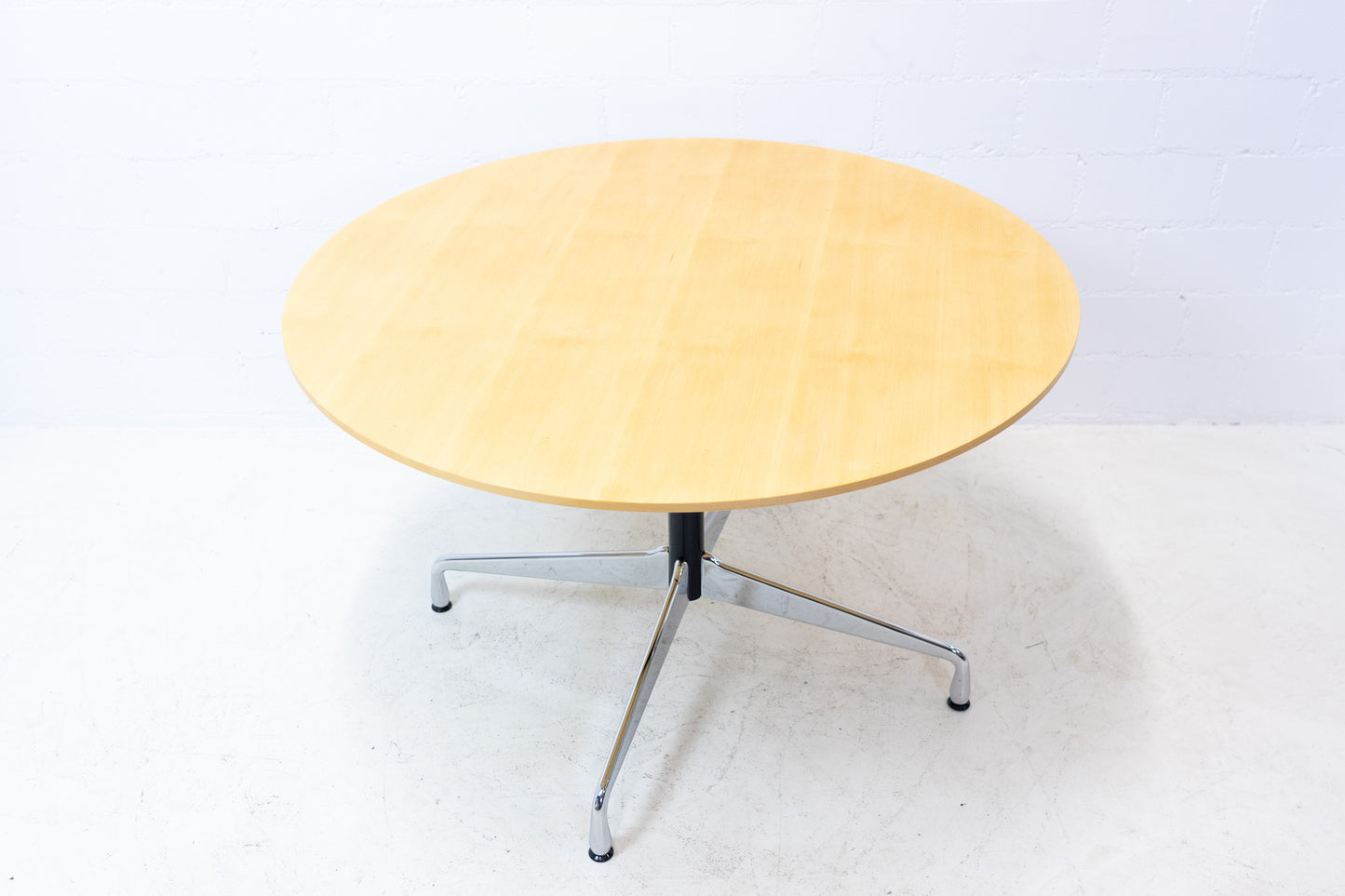 Vitra Eames Segmented Table Nr. 3
