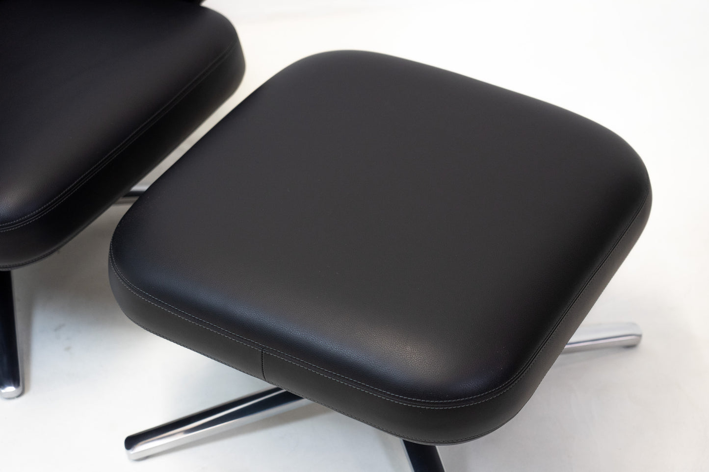 Vitra Repos Sessel & Ottoman Leder