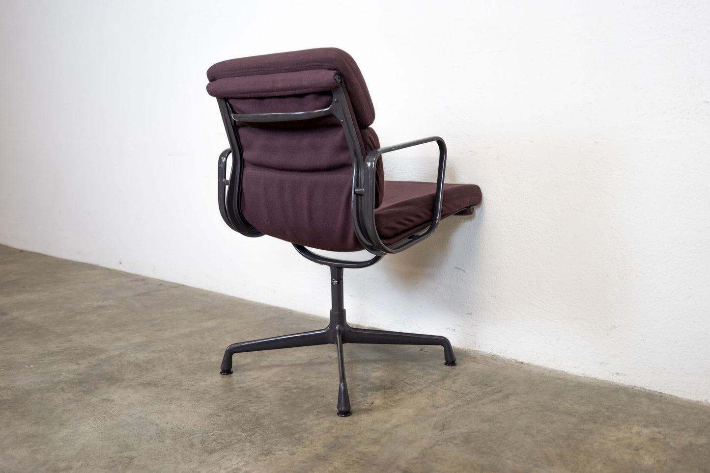 Herman Miller Soft Pad Chair EA 207