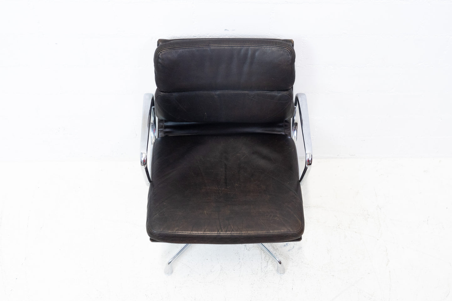 Herman Miller Eames Aluminium Chair EA 207