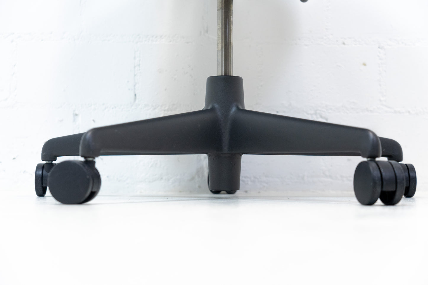 Herman Miller Mirra Bürostuhl Nr. 1