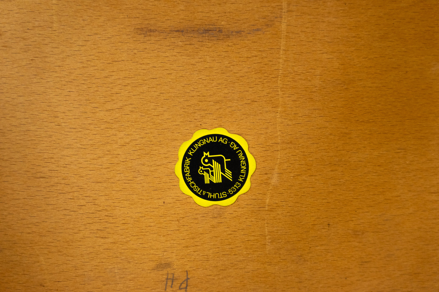 Stapelstuhl Holz von Stuhl & Tischfabrik Klingnau AG